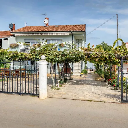 Amazing In With Wifi Apartment Pula
